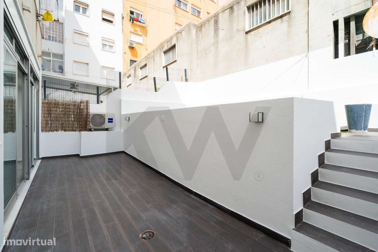 Excelente T1 renovado com Terraço em Algés-11