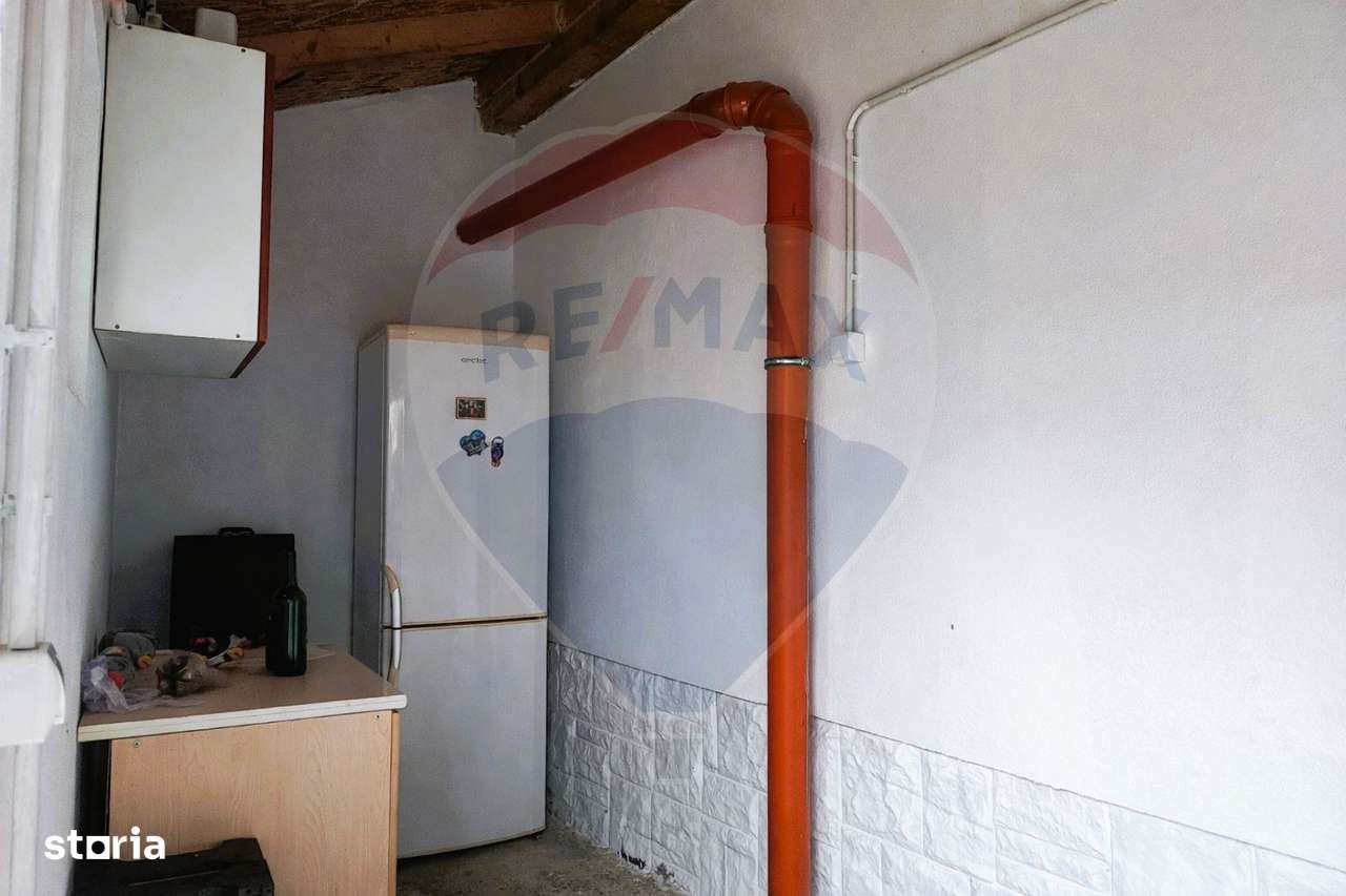 Casă / Vilă cu 3 camere de vânzare în zona Sud-5