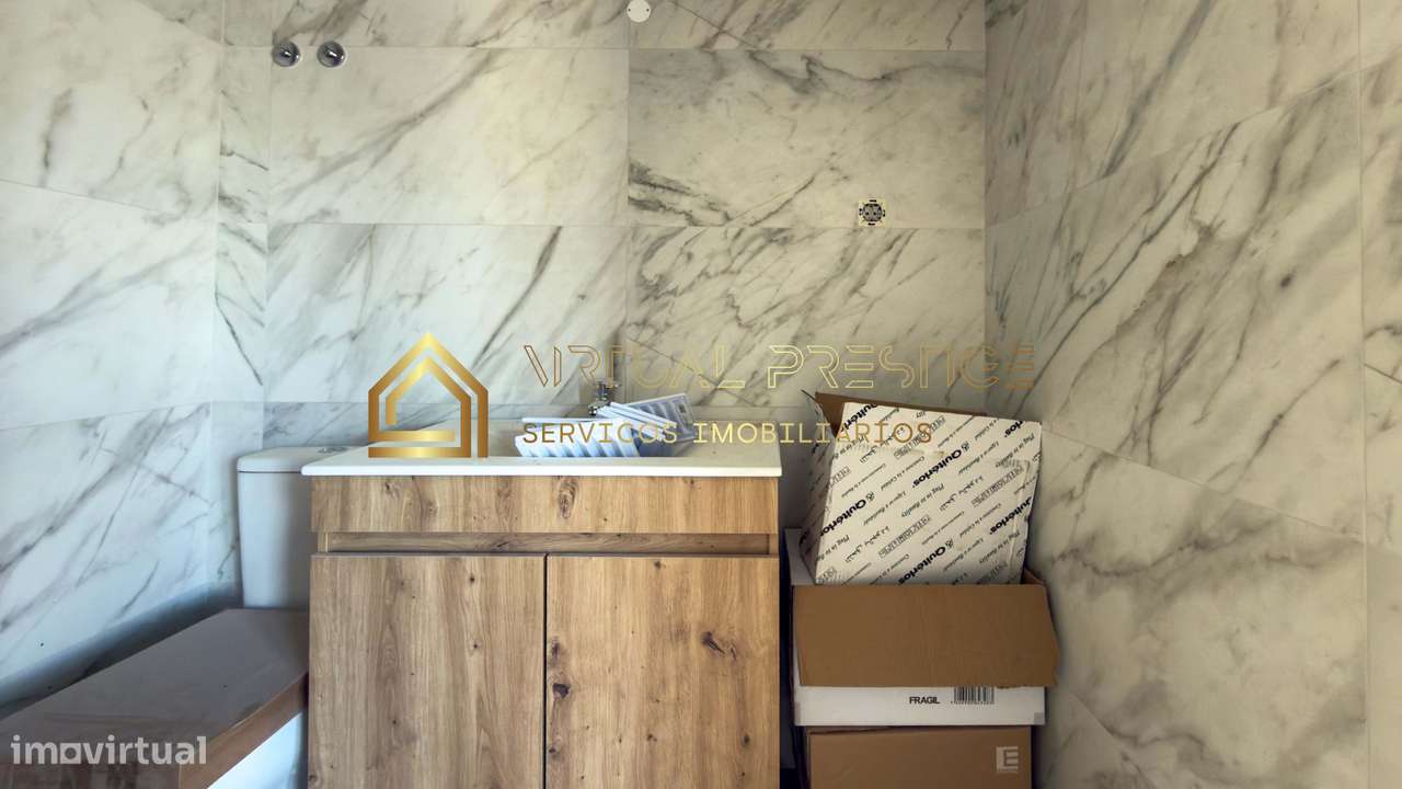 Moradia T4 triplex de gaveto | 2 suítes c/ closet | lareira | Fernã...-3