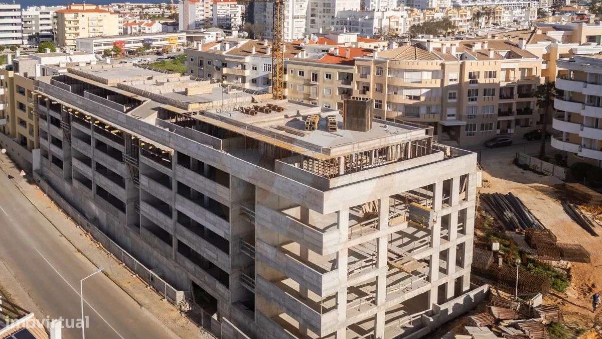 T1+1 de Luxo a 500m da Praia – Conforto e Tecnologia em Lagos-11