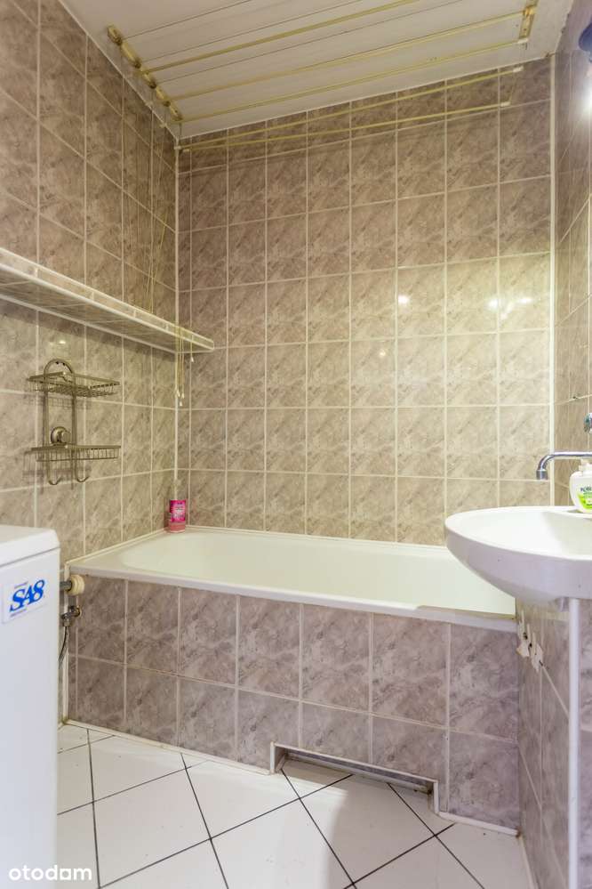 Trzypokojowe mieszkanie z balkonem na Piekarach-16