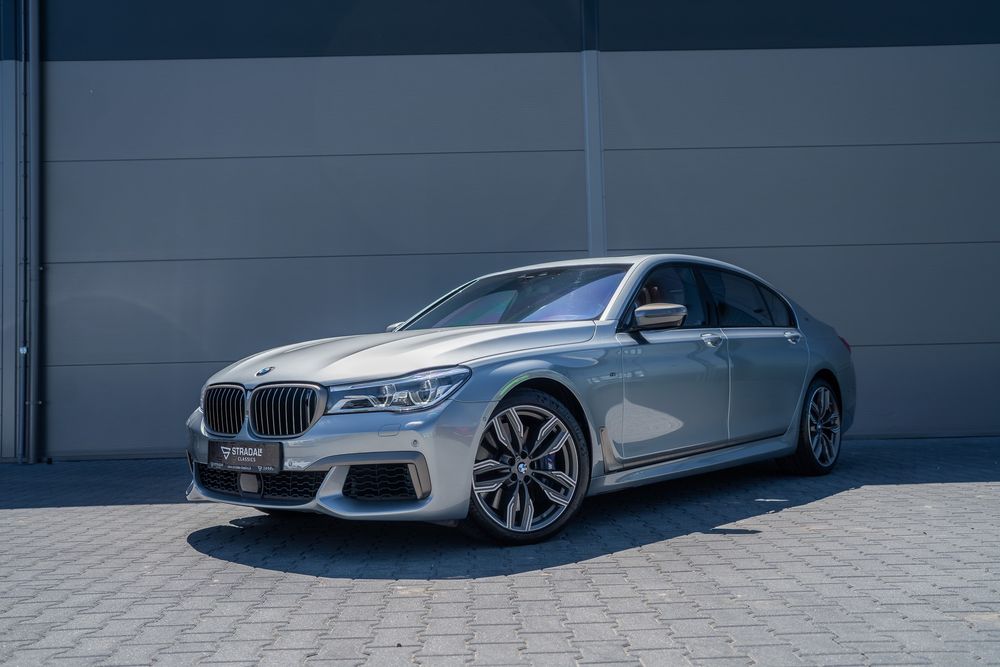 BMW 7 Series G11/12 M760Li xDrive 2018