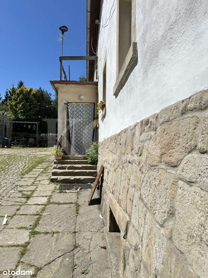 Urokliwy dom z zabudowaniami k. Złotoryi.-4