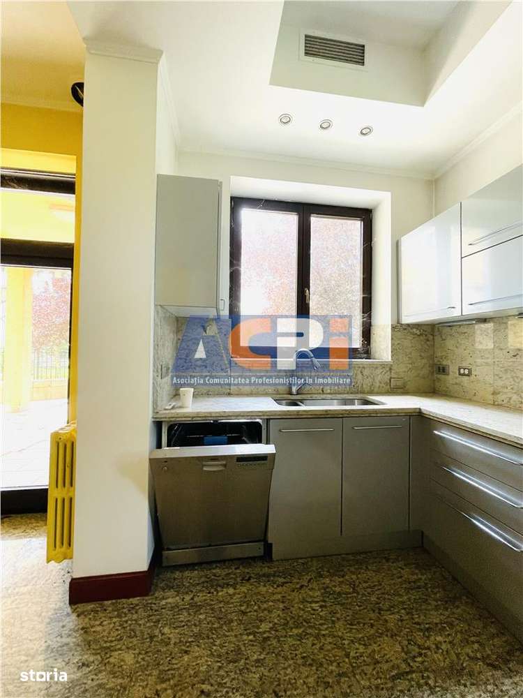 VANZARE VILA 8 CAMERE 652 mp teren zona Sisesti Sector 1 COMISION 0 - Imagine principală: 4/20