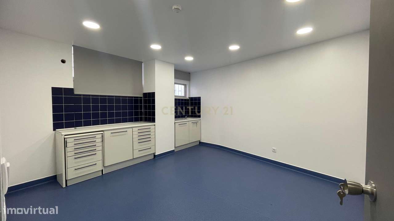Espaço Comercial em Linda-a-Velha-24