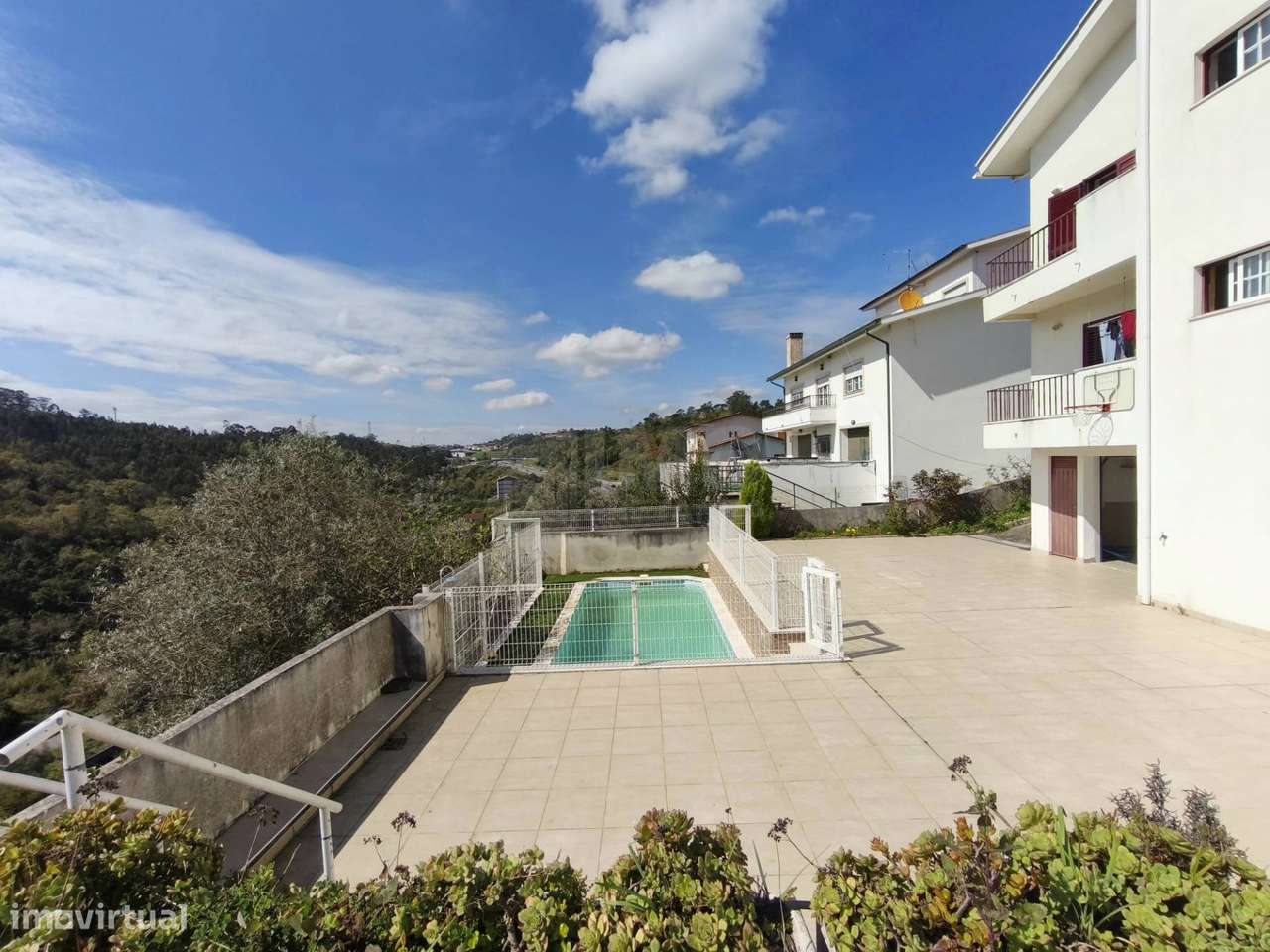 Moradia T6+3 c/ Piscina e Garagem - Coimbra-1
