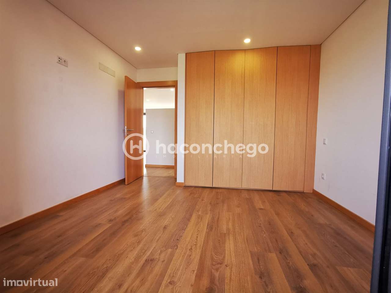 Apartamento T2 em São Verissimo com lugar de estacionamento privado-13