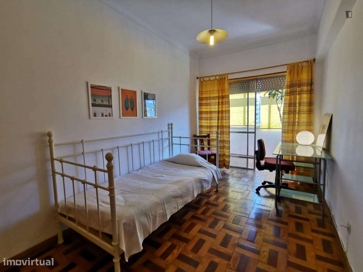 Quarto - localizado em Benfica Lisbon - Grande imagem: 5/10