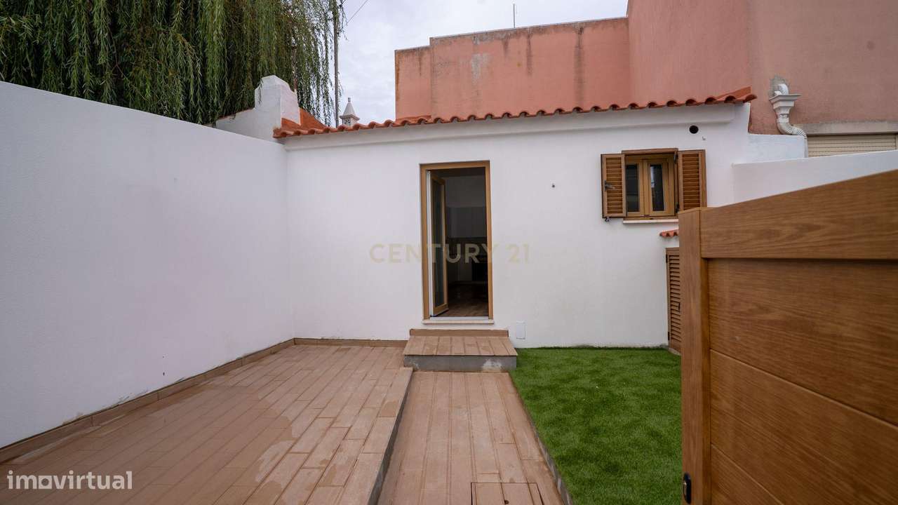 Moradia totalmente remodelada em Santa Cruz- Póvoa de Penafirme – A 5-25