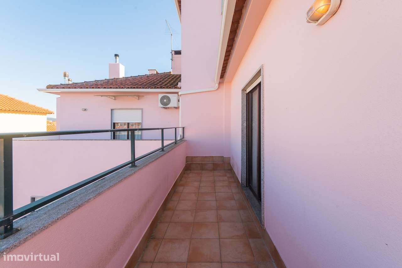Apartamento T2 na Quinta do Conde com areas de 136m2-45