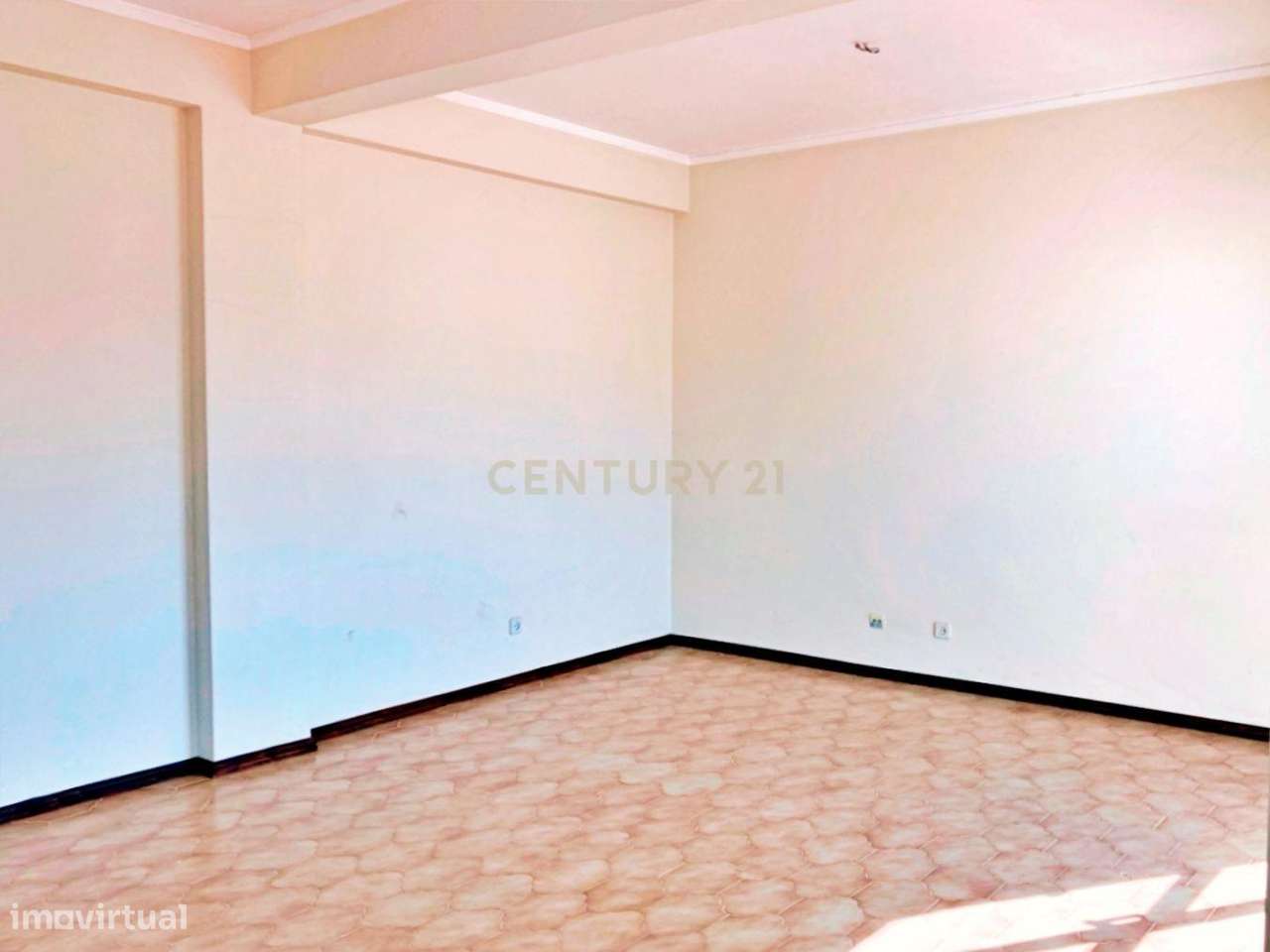 *RESERVADO* Apartamento T3 para recuperar na Porta Nova, Tavira - Grande imagem: 5/27