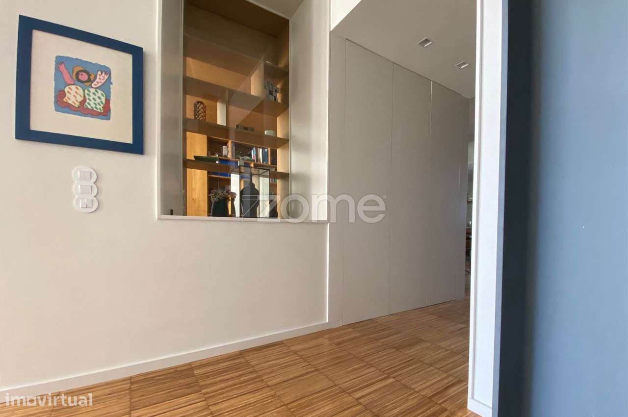 T3 duplex remodelado, com 2 lugares de garagem e arrumos na Foz Velha - Grande imagem: 3/32