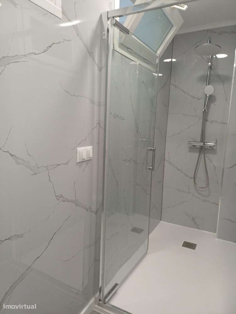 Apartamento T2 renovado, com arrecadação e a 2 km da praia-13