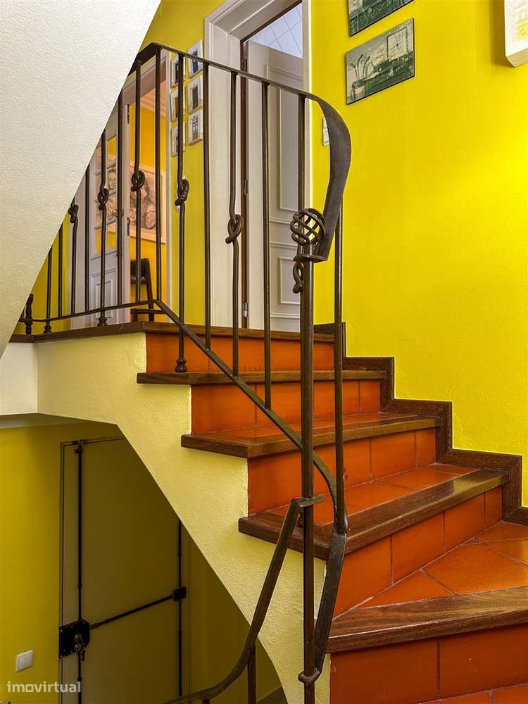 Moradia T5 com piscina e jardim a poucos metros da Praia do Alemão – A-31