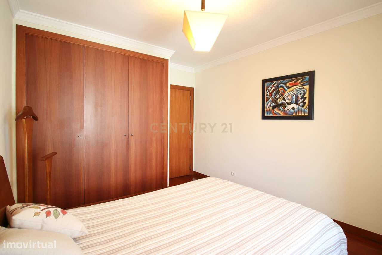 Elegância e Exclusividade no Bairro das Artes T3 Remodelado | Rua Migu-25