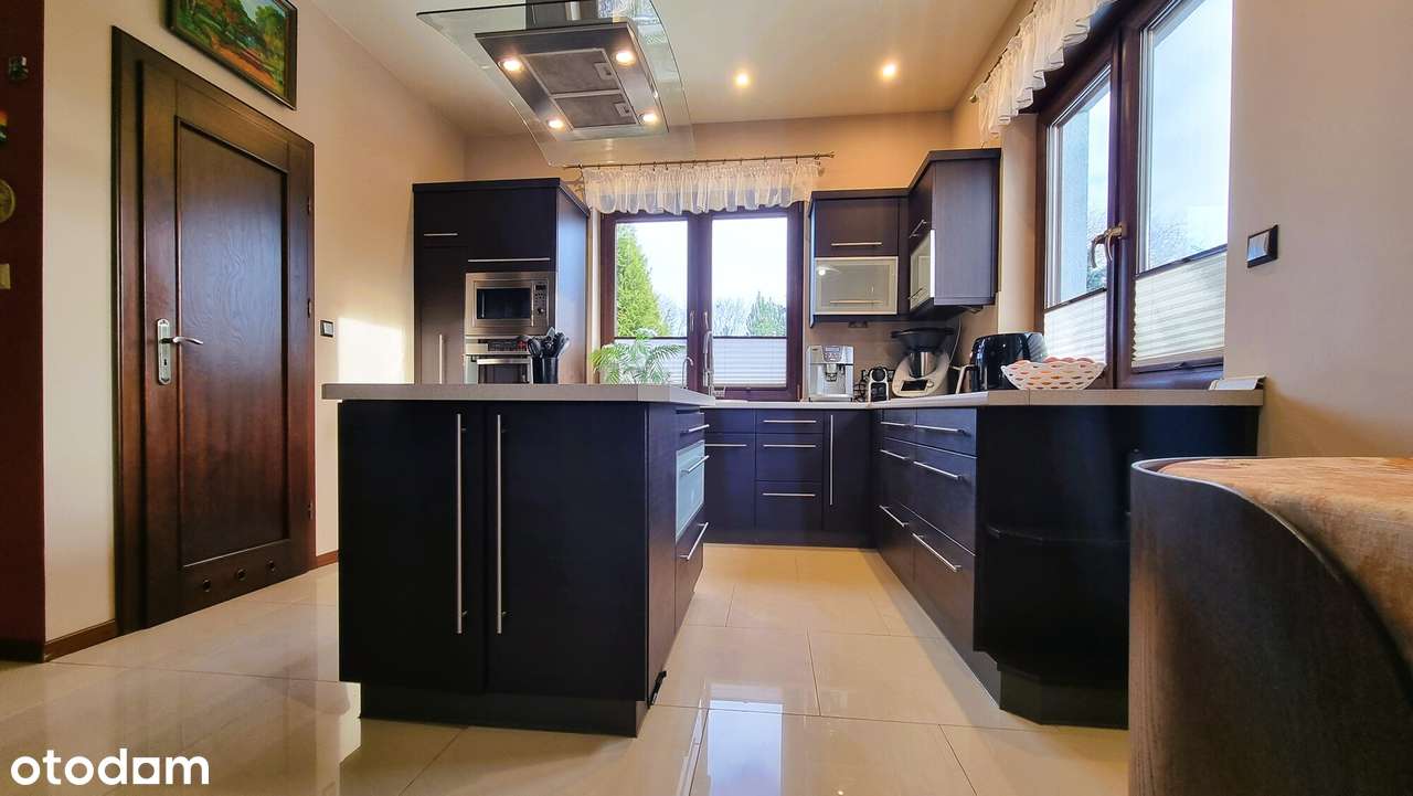 Komfortowy duży dom z pięknie zagospodarowaną działką w Szczecinku.-4