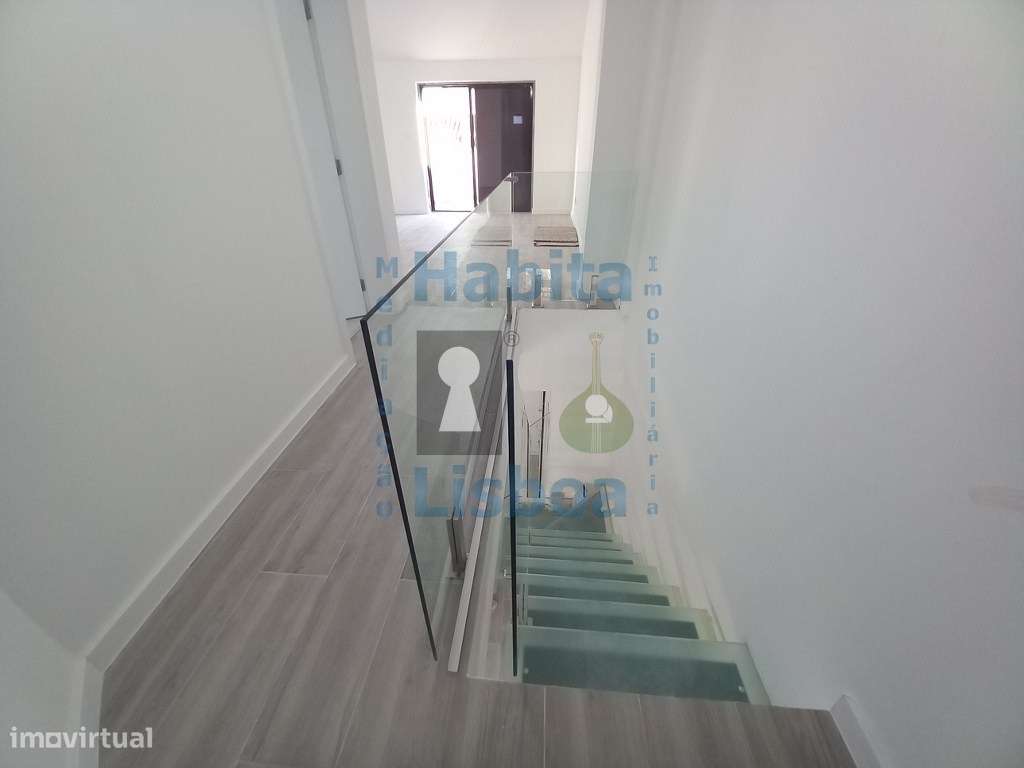 Duplex T3 Com Terraço junto à Praia Costa da Caparica-23