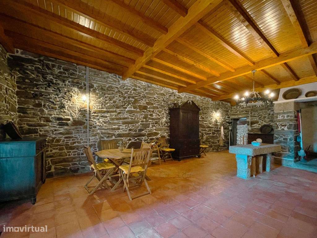 Casa Senhorial Brasonada do Século XVIII na Região do Douro-48