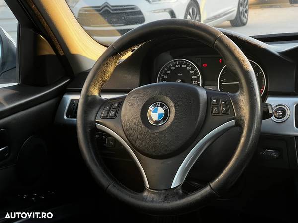 BMW Seria 3 320d xDrive - 10