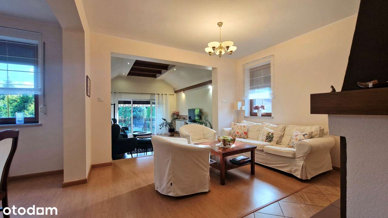 Przestronny bardzo zadbany dom, osobny garaż, zagospodarowany ogród-4