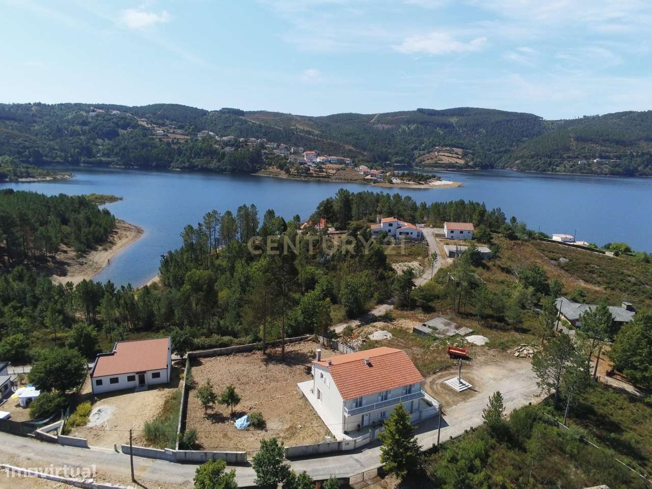 Moradia Exclusiva em "Ilha" Privativa na Albufeira de Venda Nova – Ger-36