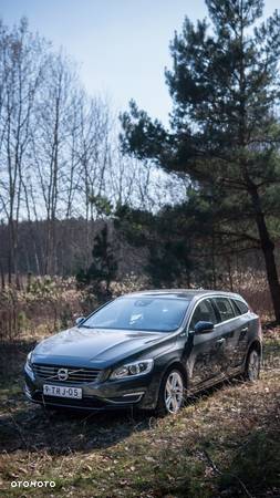 Volvo V60 D6 Plug-In-Hybrid AWD Geartronic Summum - 2