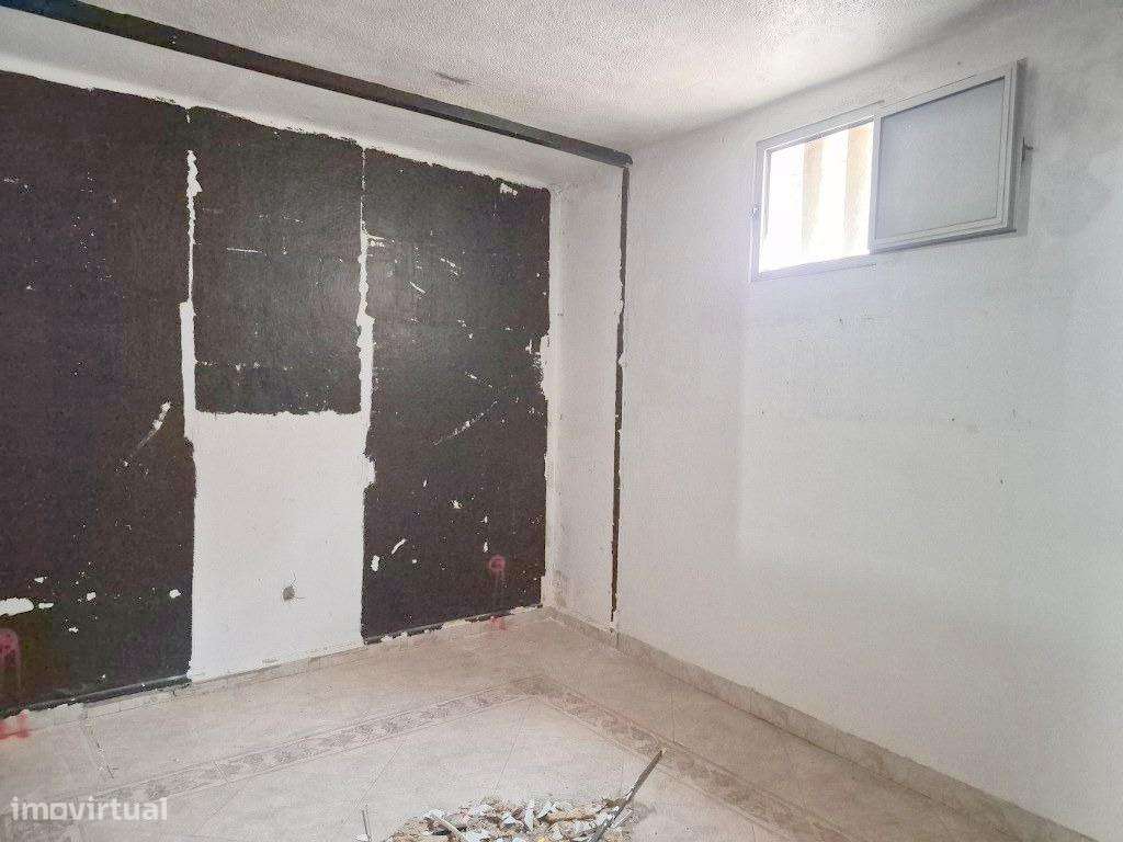 Moradia T3 para remodelar Vialonga-15