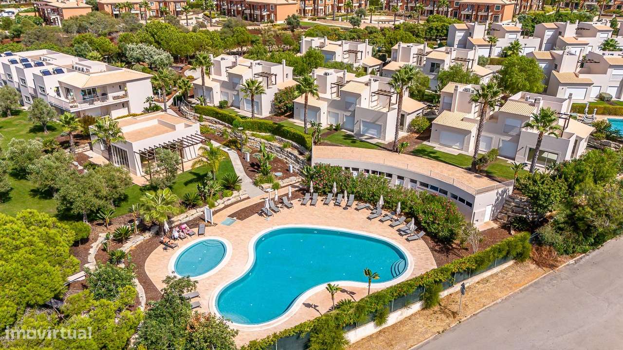 Conforto e Exclusividade: Moradia em Condomínio Privado-32