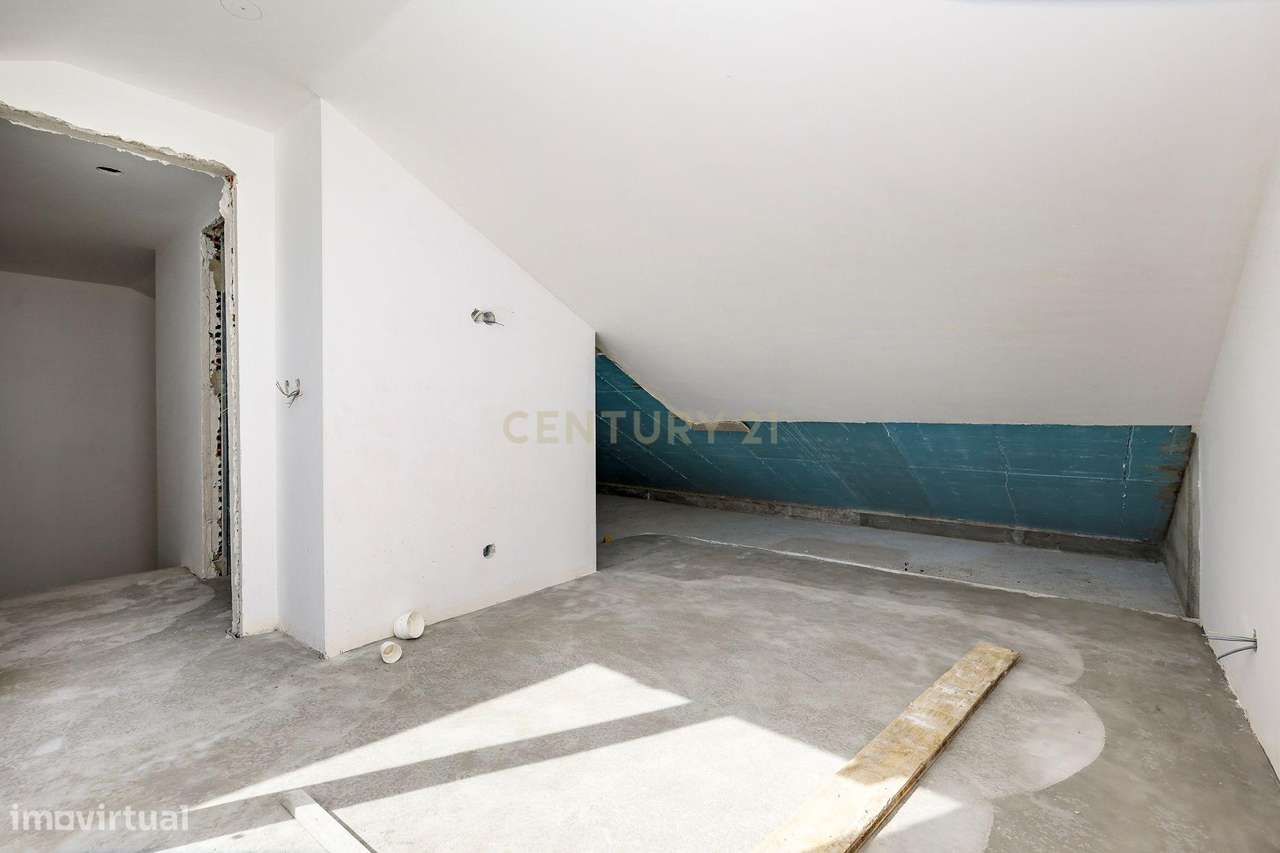 Moradia T4 com piscina em Caneças-45