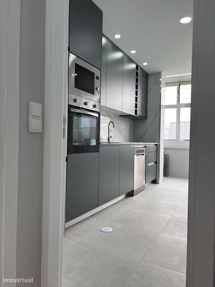 Apartamento T2 Totalmente Renovado com Pequeno Quintal - Bonfim-0