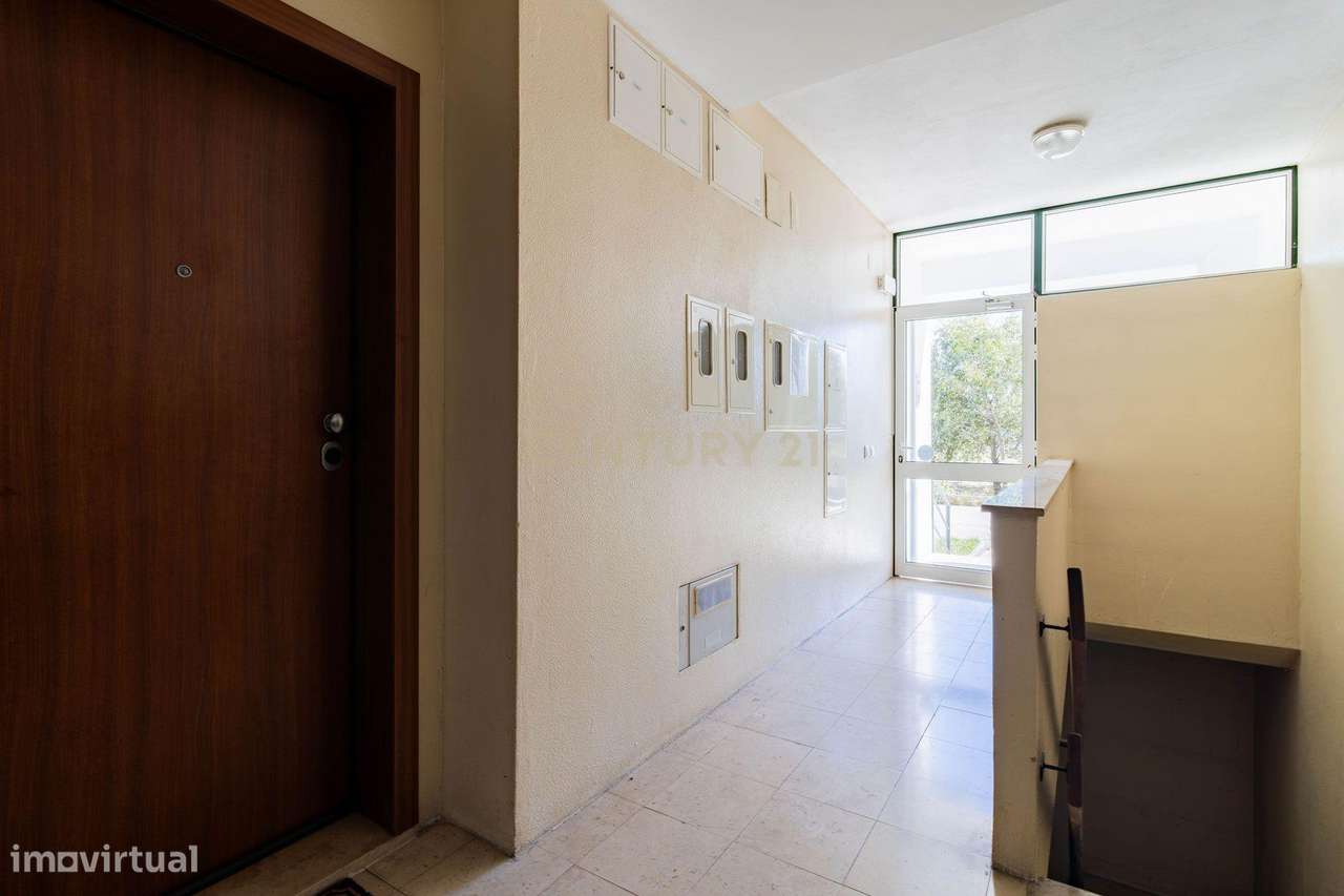 Apartamento T2 Remodelado | Pataias | Garagem e Sótão-20