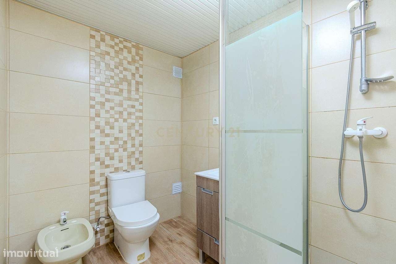 *Oportunidade: Apartamento T2 Remodelado na Baixa de Faro!*-13