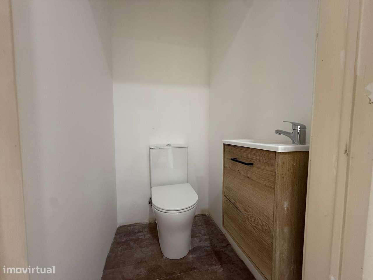 Apartamento T4 transformado em T3 Remodelado no Laranjeiro em Almada-18