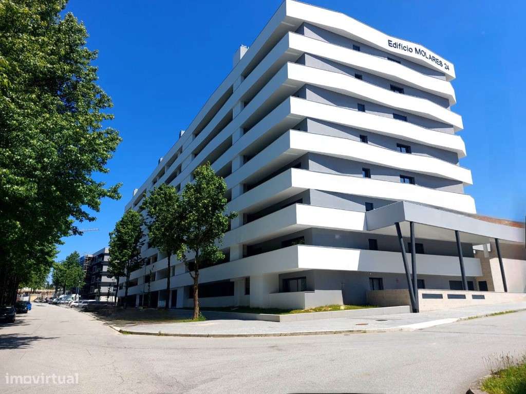 Apartamento T4 com 2 frentes, novo, com churrasqueira; piscina e pl...-34