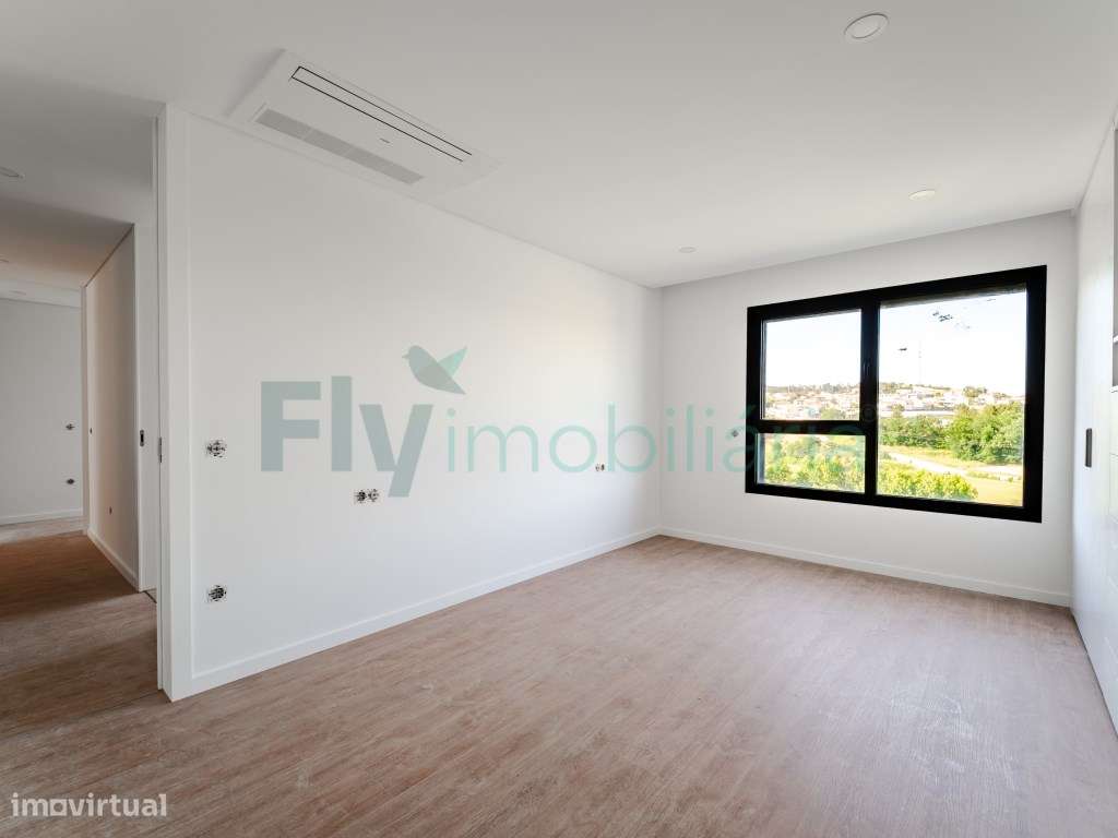 Apartamento T3 com Excelentes Áreas em Zona Central de Lousada-30