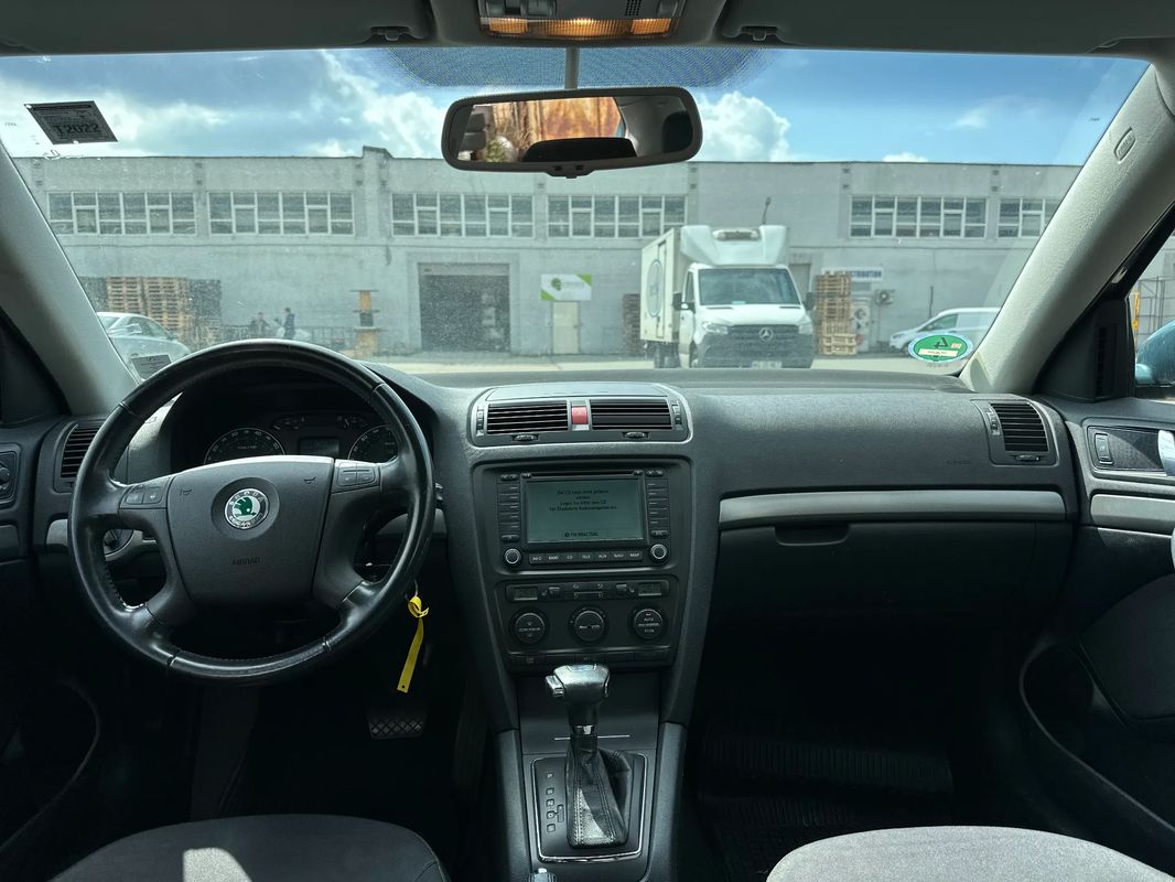 Skoda Octavia 1.6 FSI Elegance Aut - 9