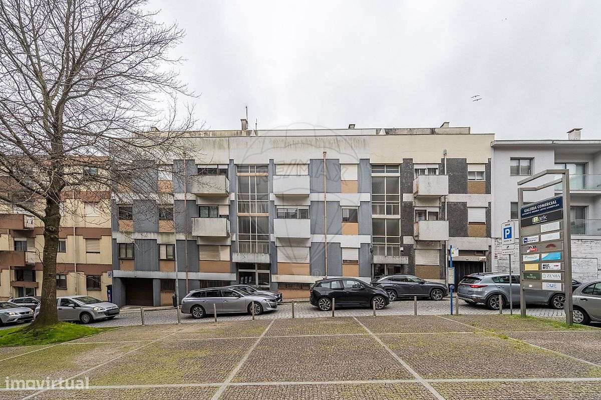 Apartamento T3 na zona da Boavista, no centro da cidade do Porto! - Grande imagem: 2/23