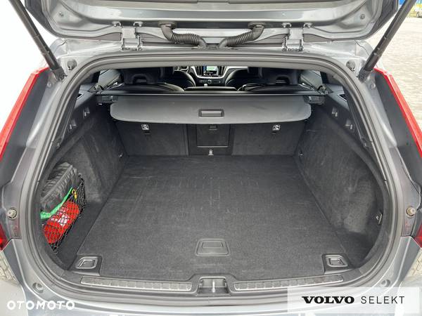 Volvo V60 B4 B R-Design - 35