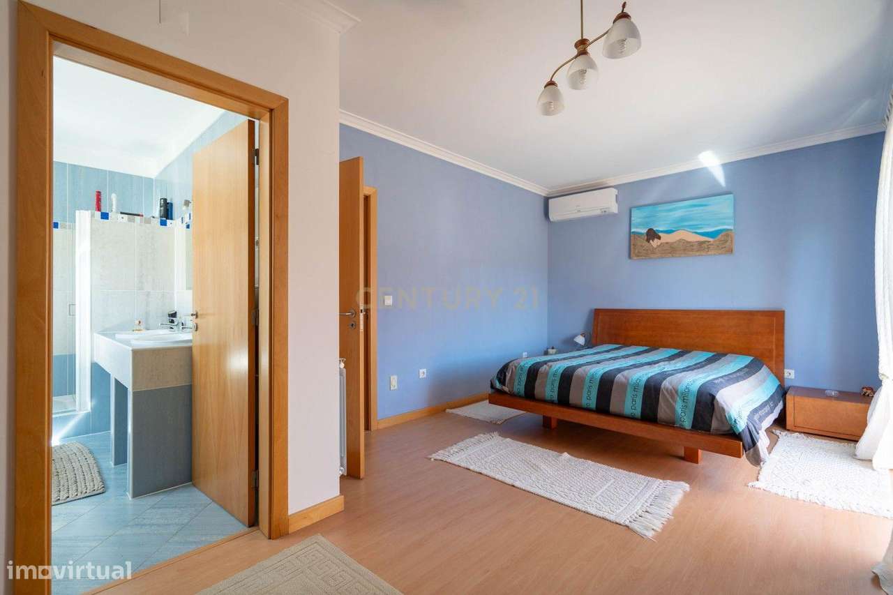 Moradia T3 - C/ espaço exterior e piscina-39