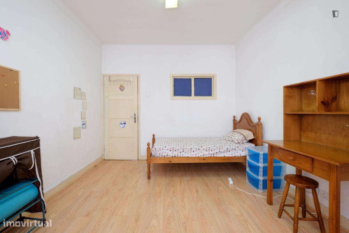 Quarto - localizado em Baixa Coimbra - Grande imagem: 5/6