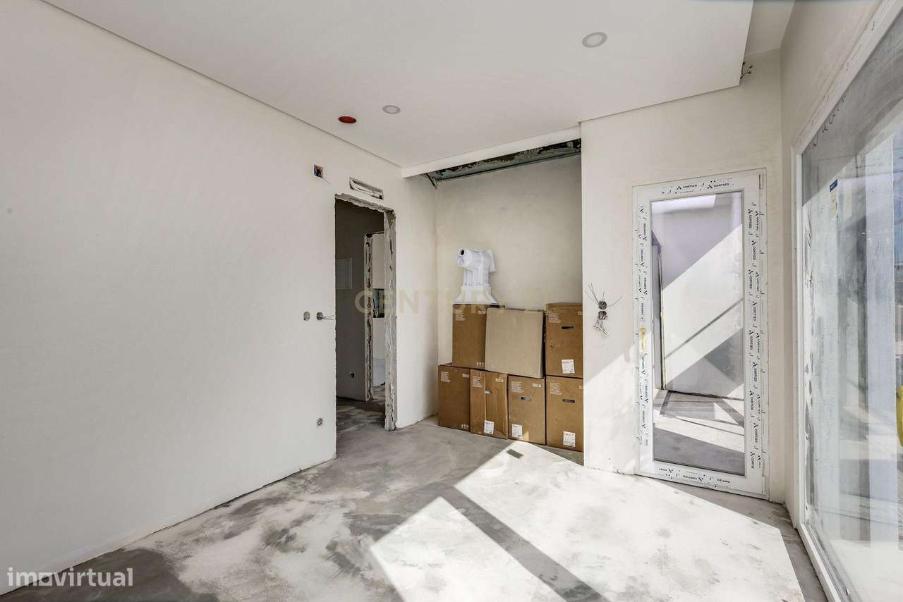 Moradia T4 com piscina em Caneças-37