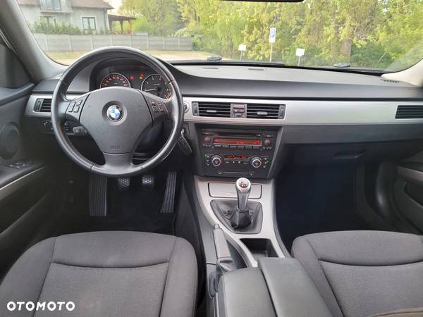 BMW Seria 3 320i - 12