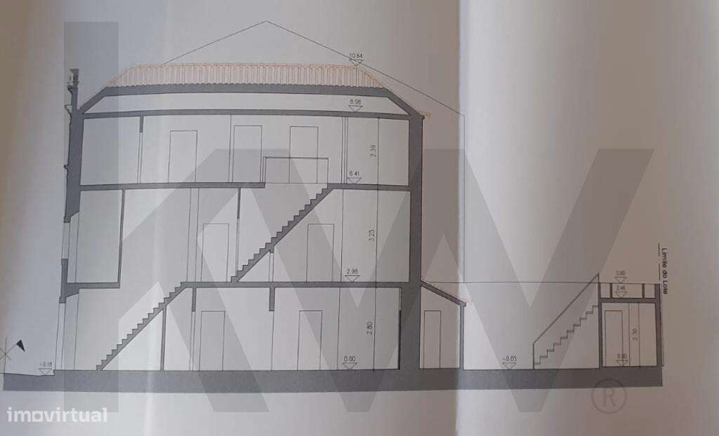 Terreno para Construção de 1 prédio com 3 pisos e com 3 Fogos situado - Grande imagem: 3/8