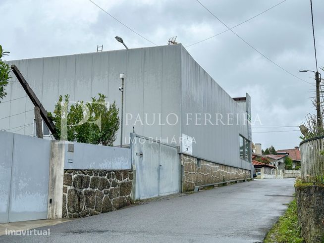 Armazém próximo do centro de Famalicão-1