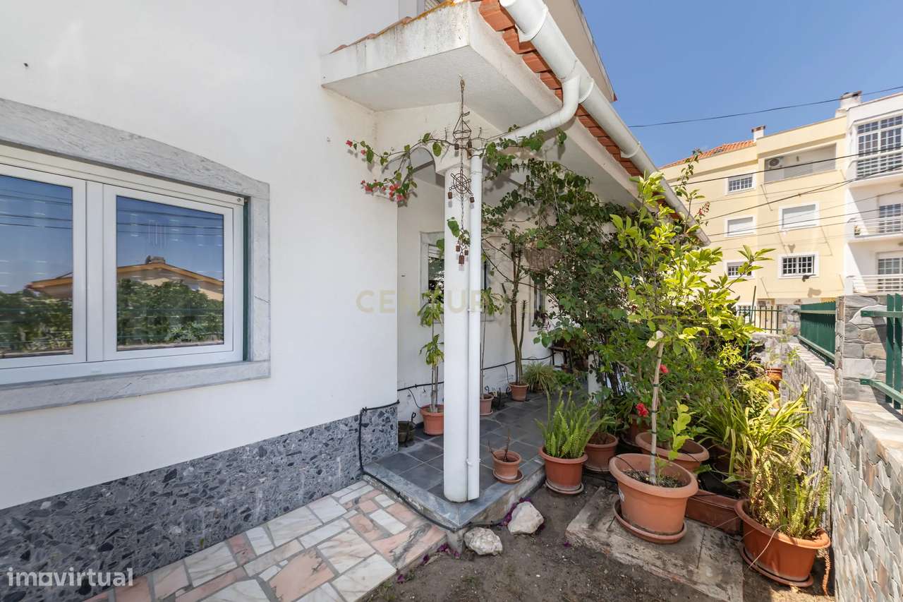 Moradia T5 no centro da Quinta do Conde – Espaço, Conforto e Localizaç - Grande imagem: 3/54