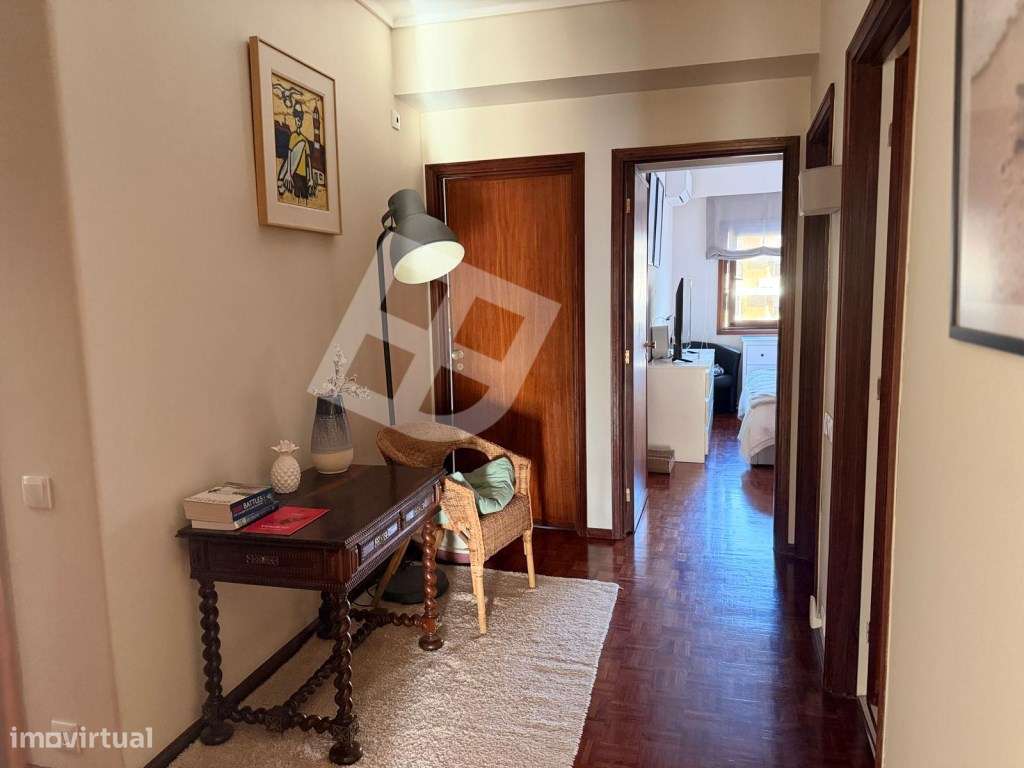 Apartamento T4 c/ Varanda - Av. Lourenço Peixinho-25