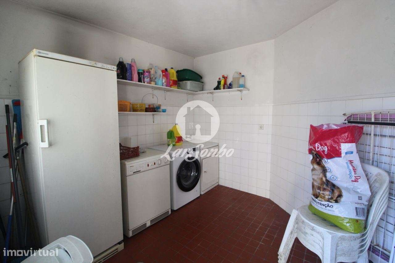 Moradia T5 + Apartamento T1 - Grande imagem: 4/29