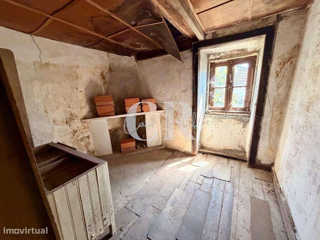 Moradia para recuperar no centro da vila de Figueiró dos Vinhos-22