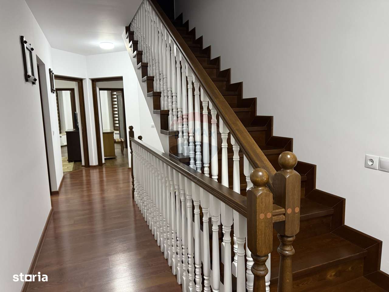 Casă / Vilă cu 7 camere de vânzare în Ovidiu Sud Constanta - Imagine principală: 4/19