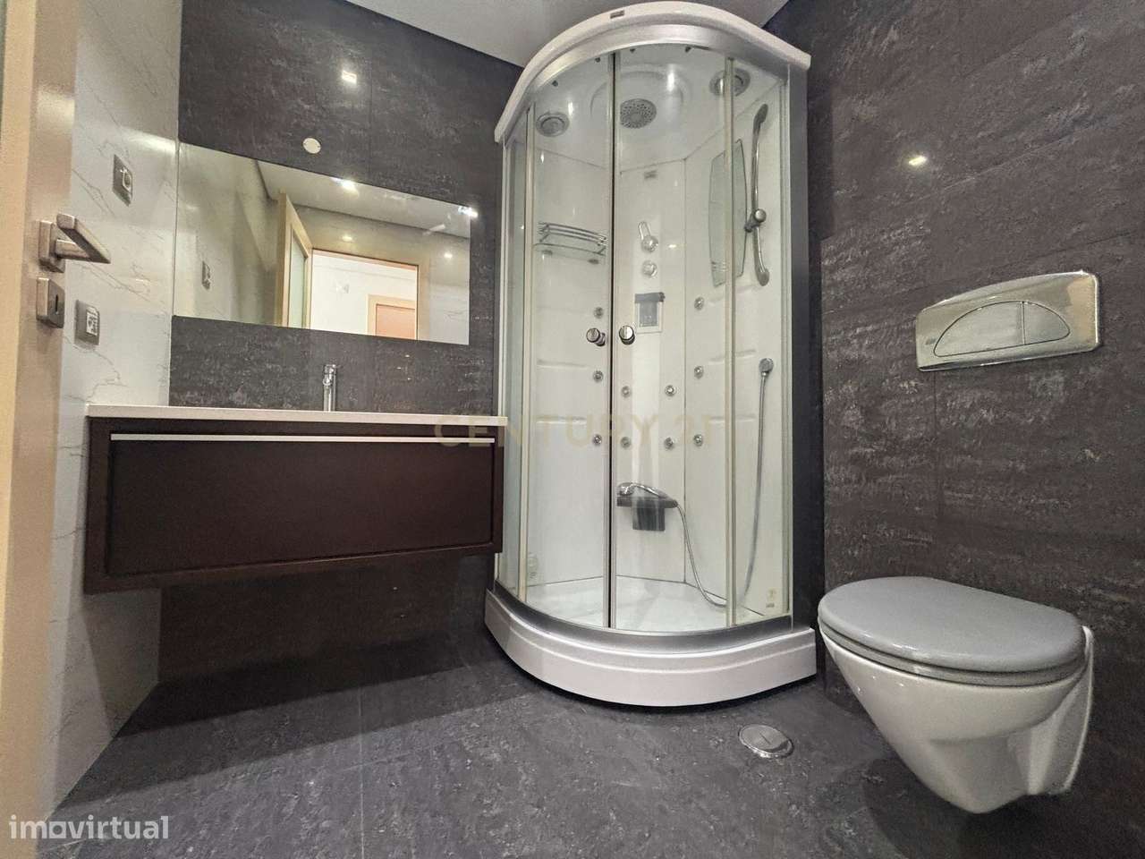 Apartamento T2  no Entroncamento com Garagem Fechada-9